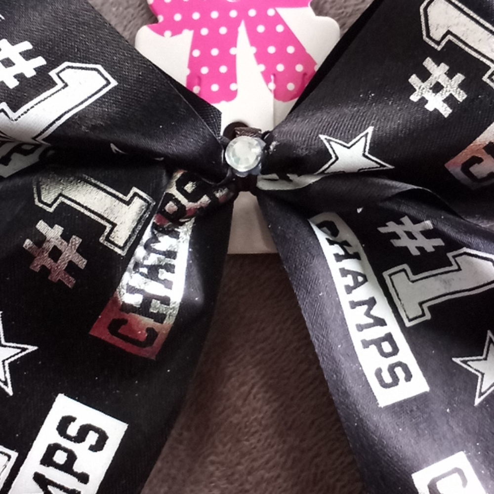 Cheer bow - Picture 2 of 3